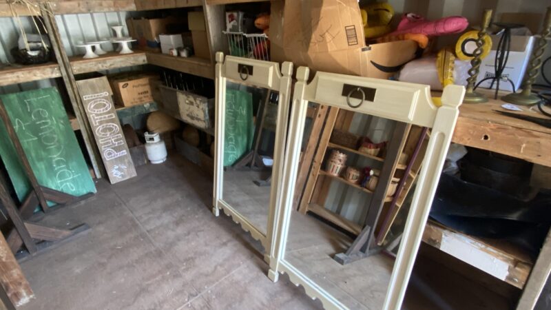 Mitchell Grove lending closet with wedding décor and supplies available for couples during tours.